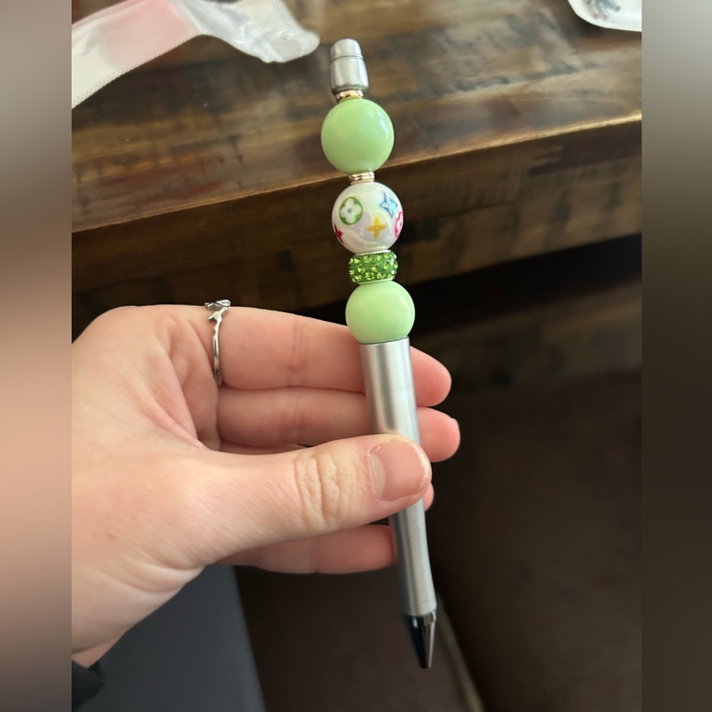 NWOT Silver/green Bling Pen